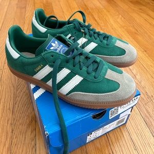 Brand new SAMBAS dark green